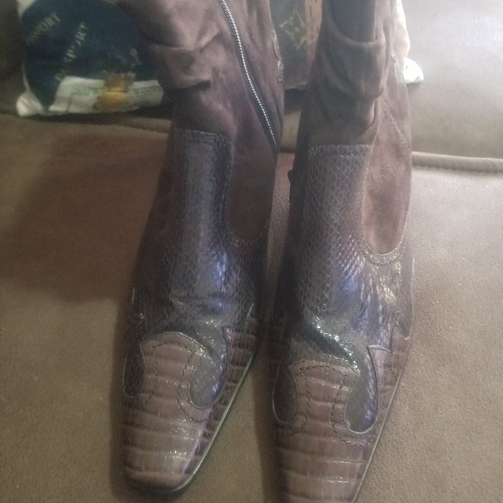 ANKLE BOOTS
